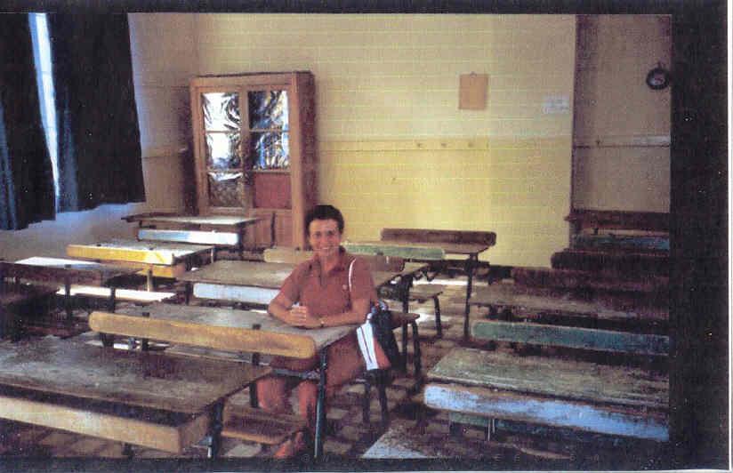 02 ECOLE JULES RENARD 2002 UNE CLASSE.JPG
